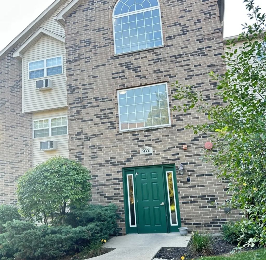 310 Cunat Boulevard 1f, Richmond