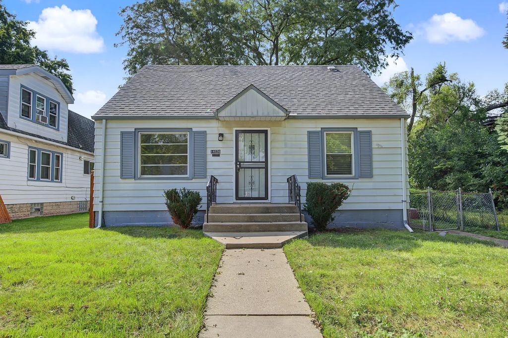 14526 Clinton Street, Harvey