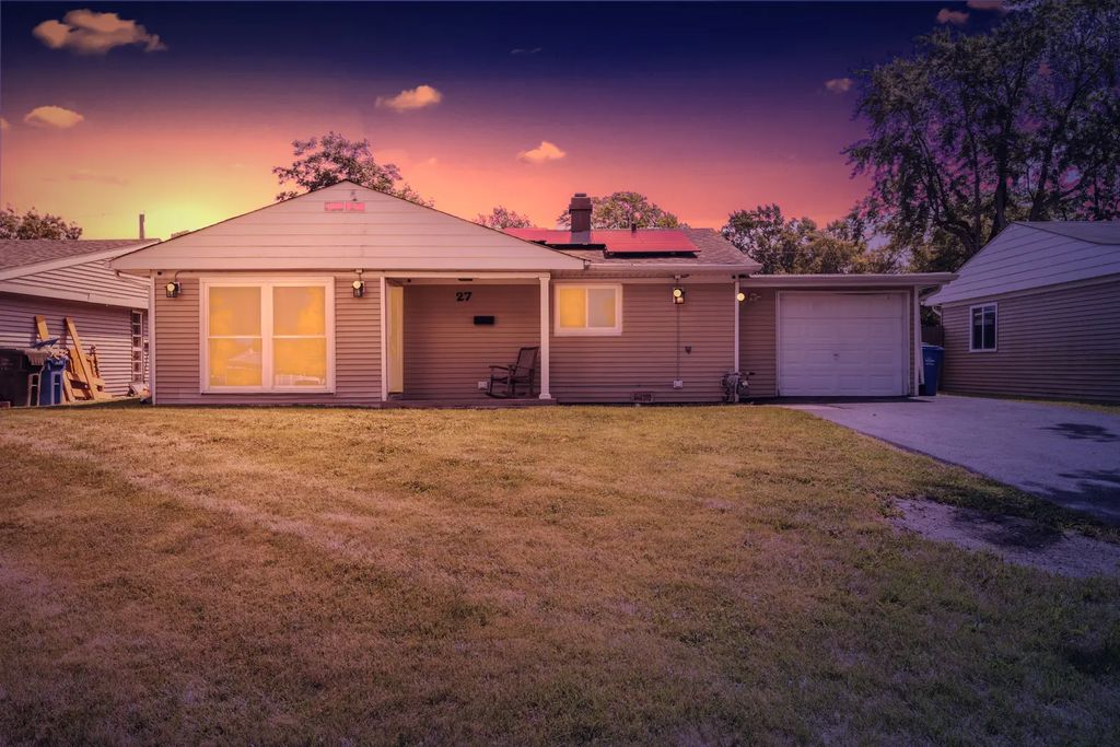 27 Cardinal Lane, Carpentersville