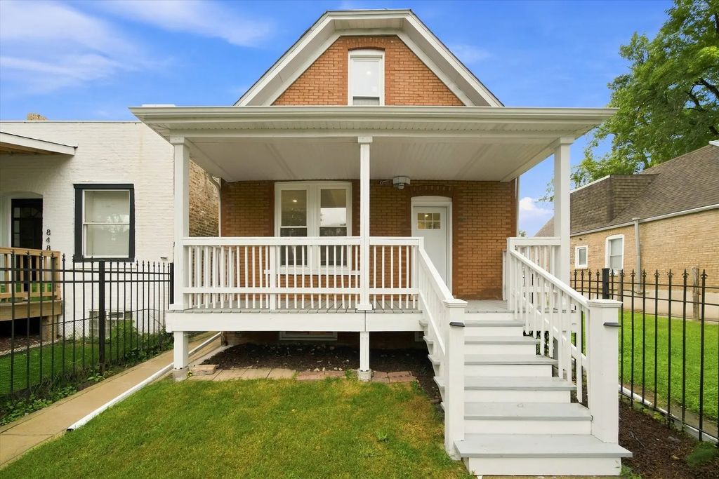 852 N Trumbull Avenue, Chicago, 60651