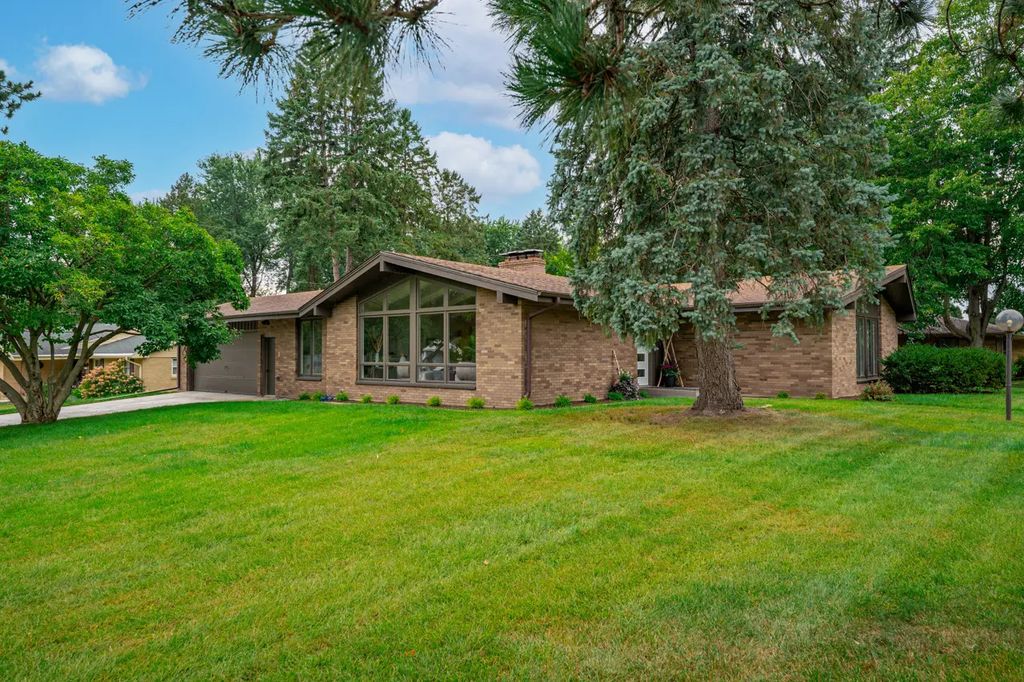 5075 Welsh Road, Rockford