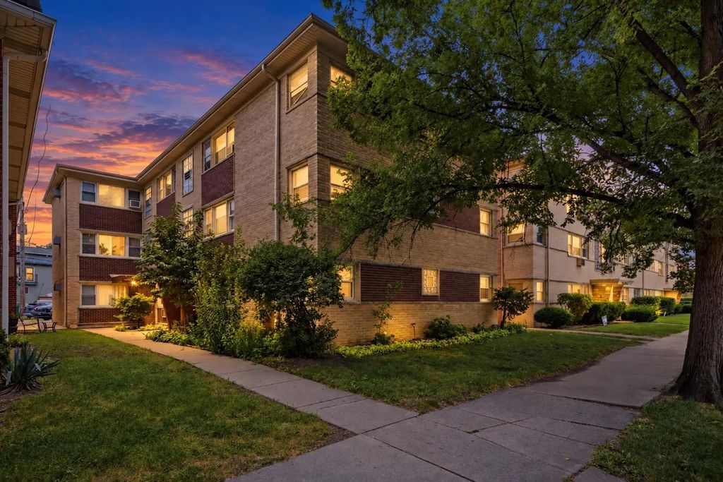 5547 W Higgins Avenue 2a, Chicago