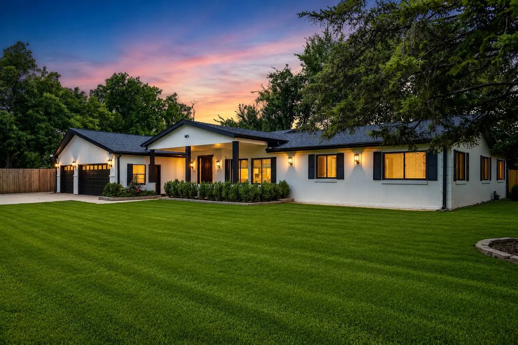 3825 Maple Avenue, Northbrook