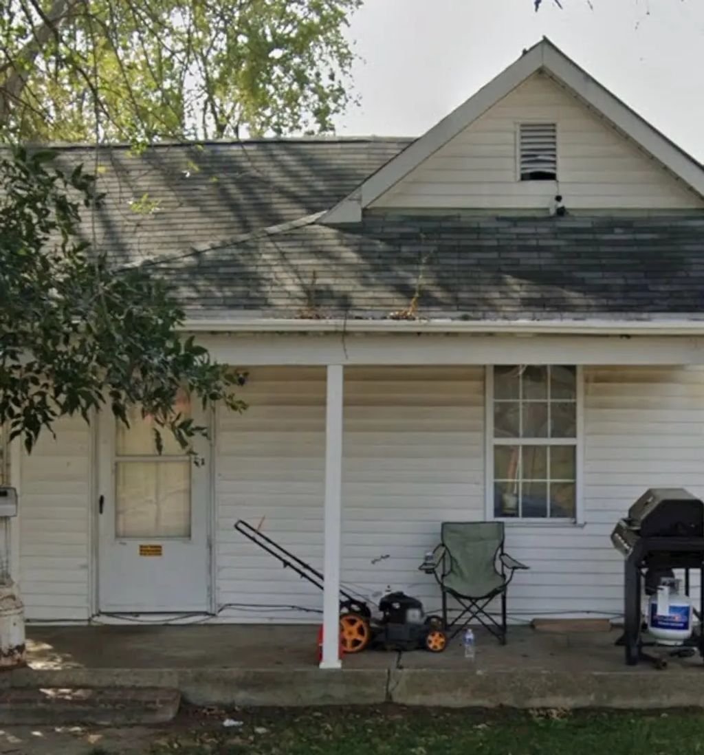 900 W South 1st Street, Shelbyville