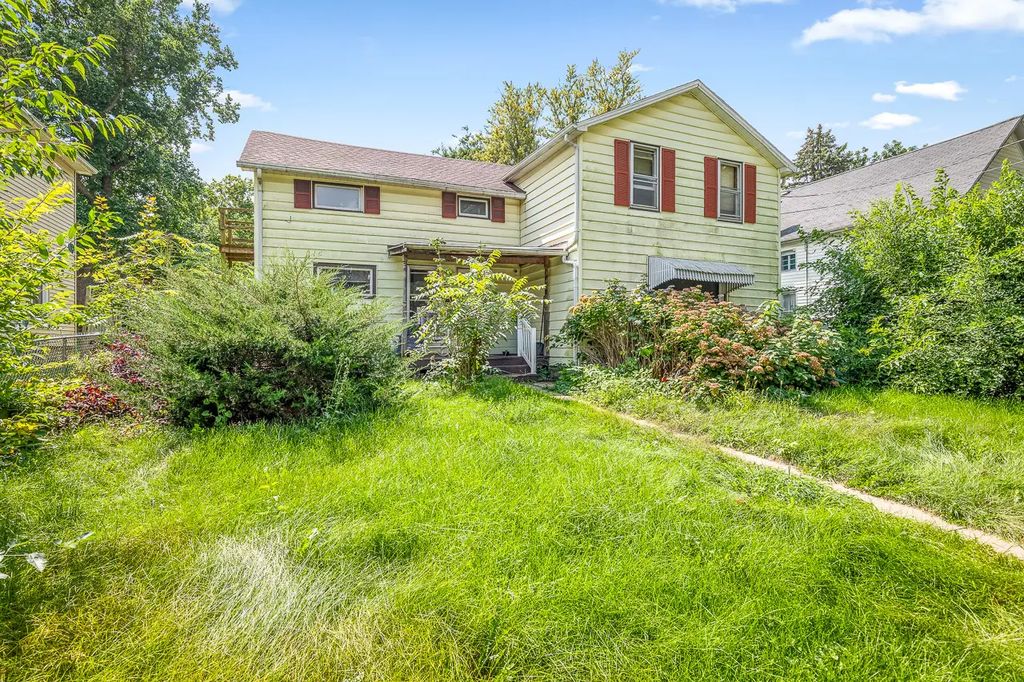 521 E Pleasant Street, Freeport