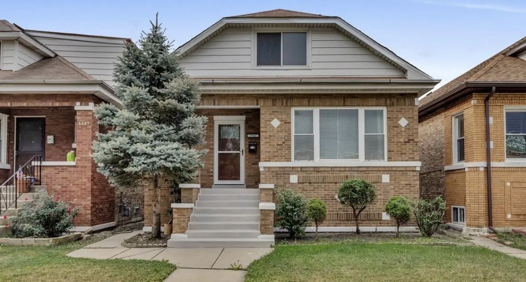 5541 W Roscoe Street G, Chicago