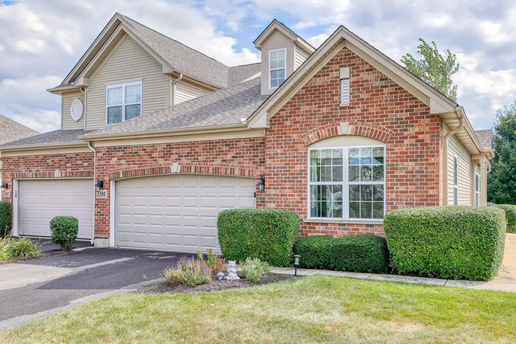 1195 Freedom Road, Elburn