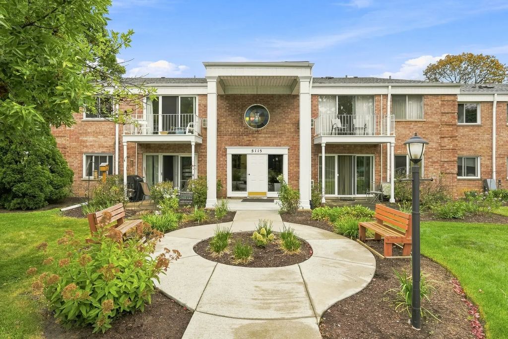 5115 Blodgett Avenue 213, Downers Grove