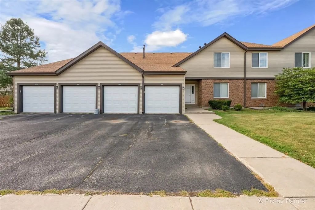 1511 Longwood Drive 1511, Sycamore