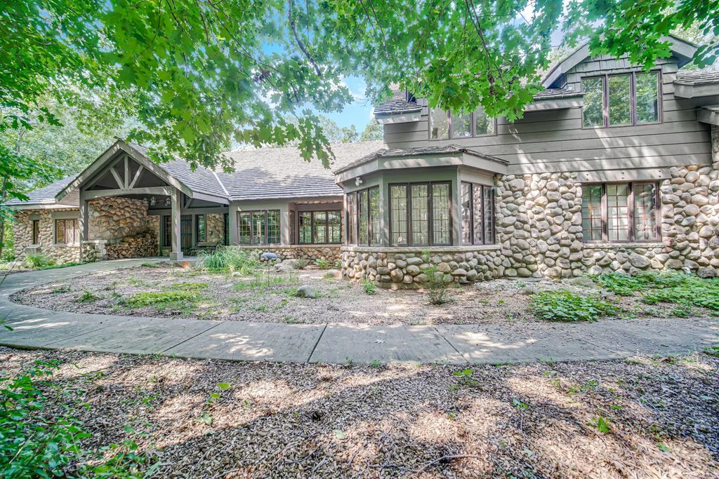 27250 N Meadowoods Lane, Mettawa
