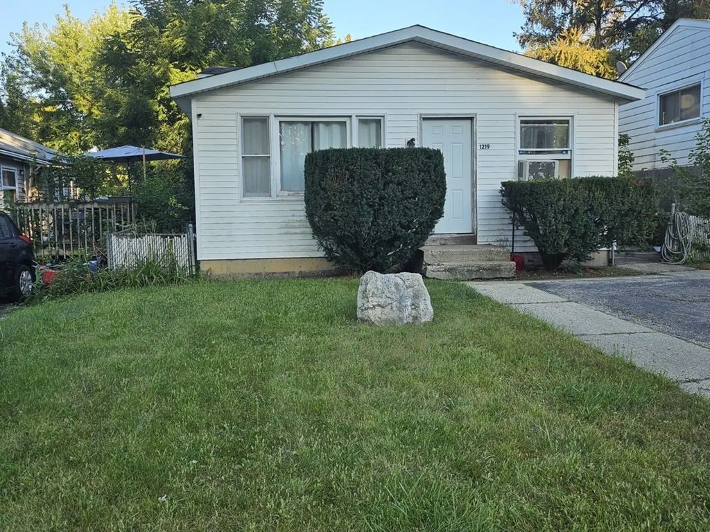 1219 Idlewild Drive, Round Lake Beach