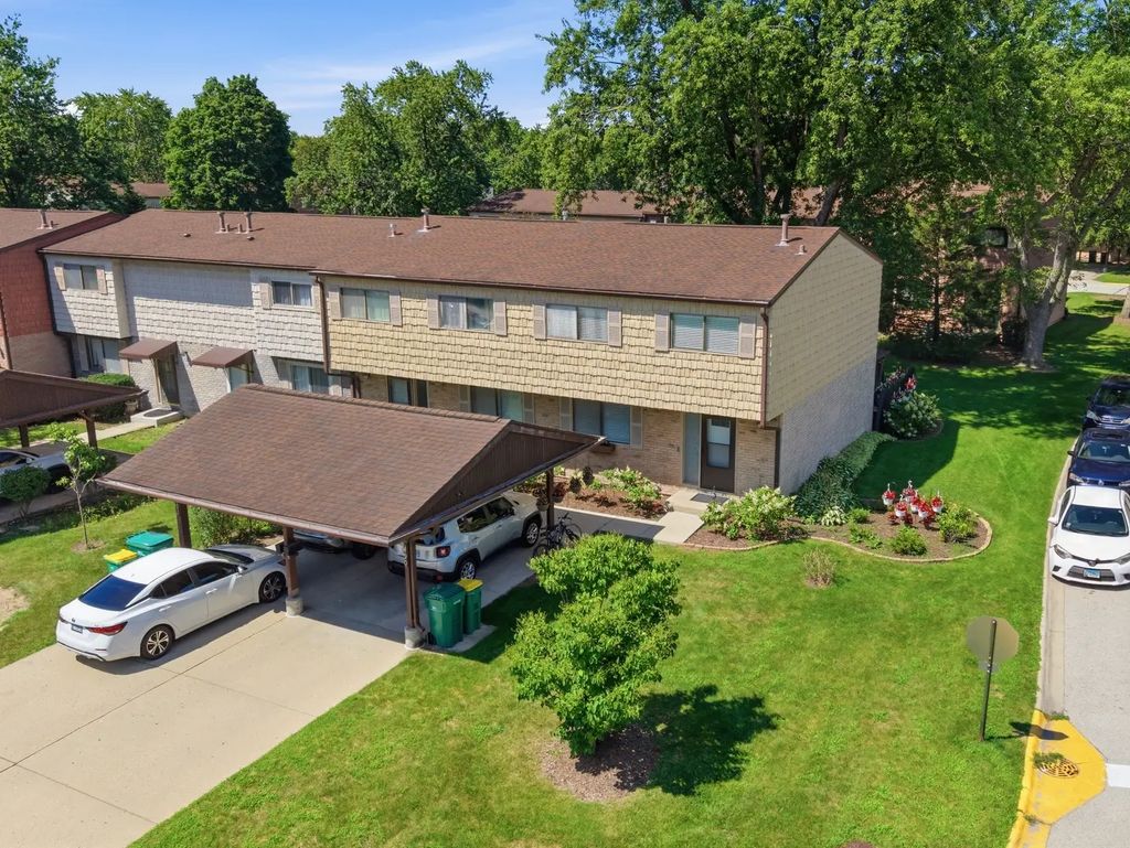 490 Tahoe Circle Drive, Wheeling, 60090