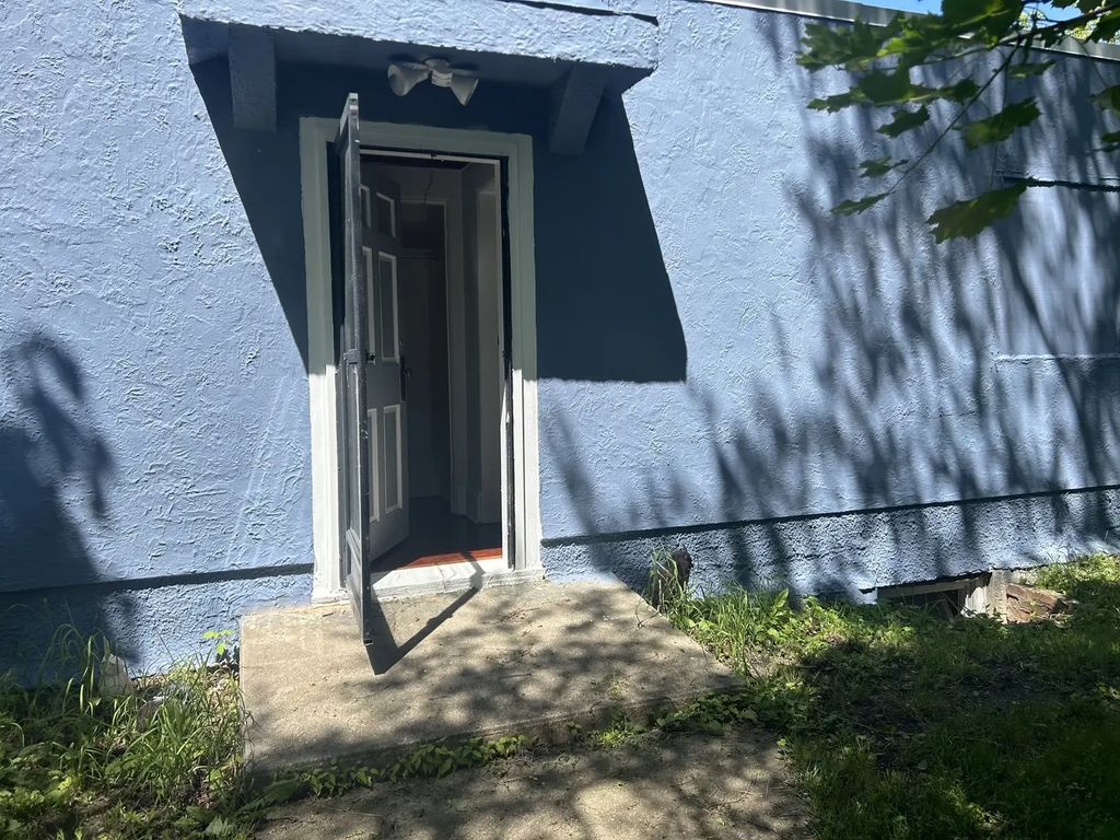 2110 Lewis Avenue, Zion