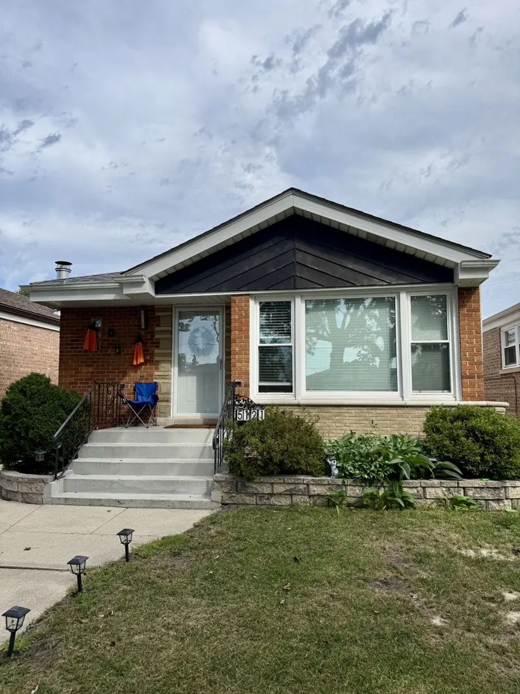 5121 S New England Avenue G, Chicago