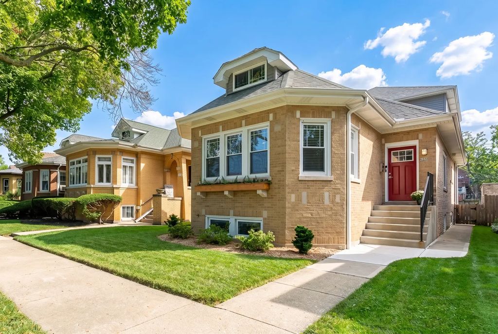 2637 W Coyle Avenue, Chicago
