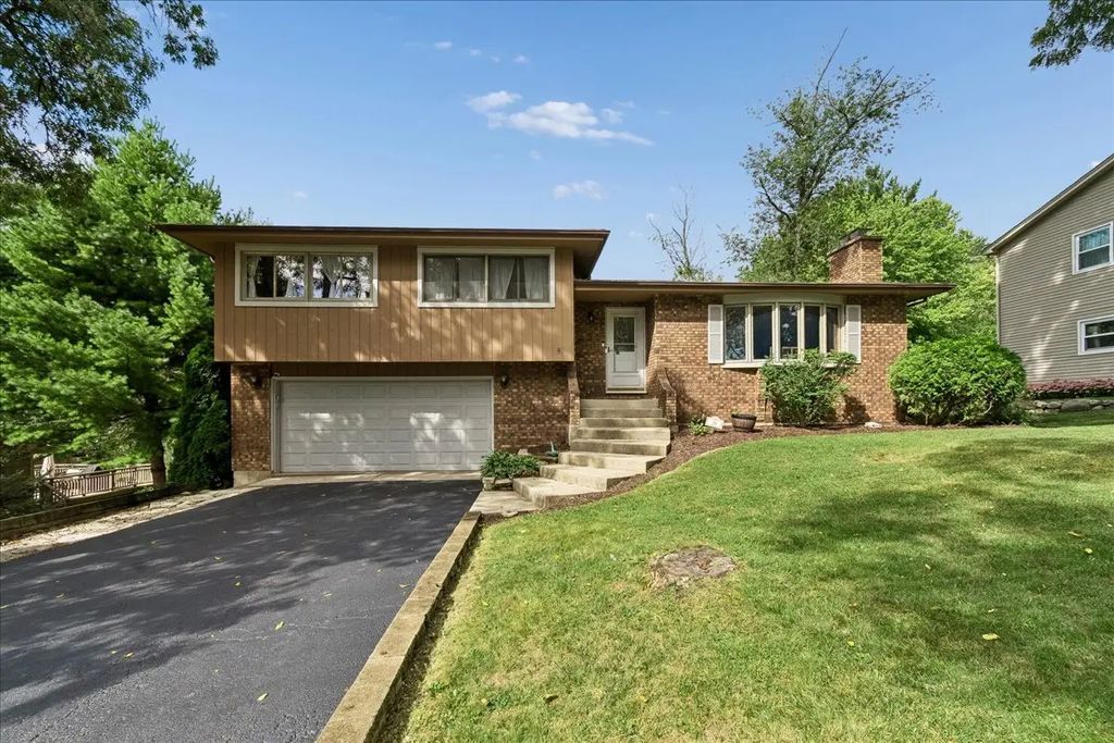 16 Woody Way, Oakwood Hills