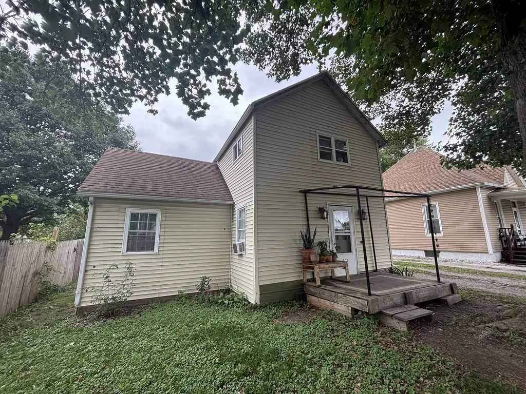1507 E Washington Street, Clinton
