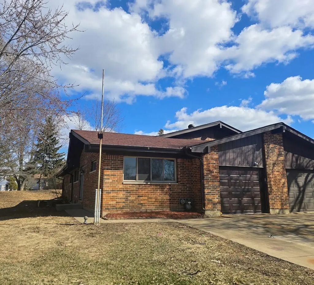136 Virginia Court, Streamwood