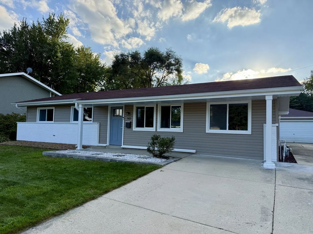 1420 Cooper Road, Hoffman Estates