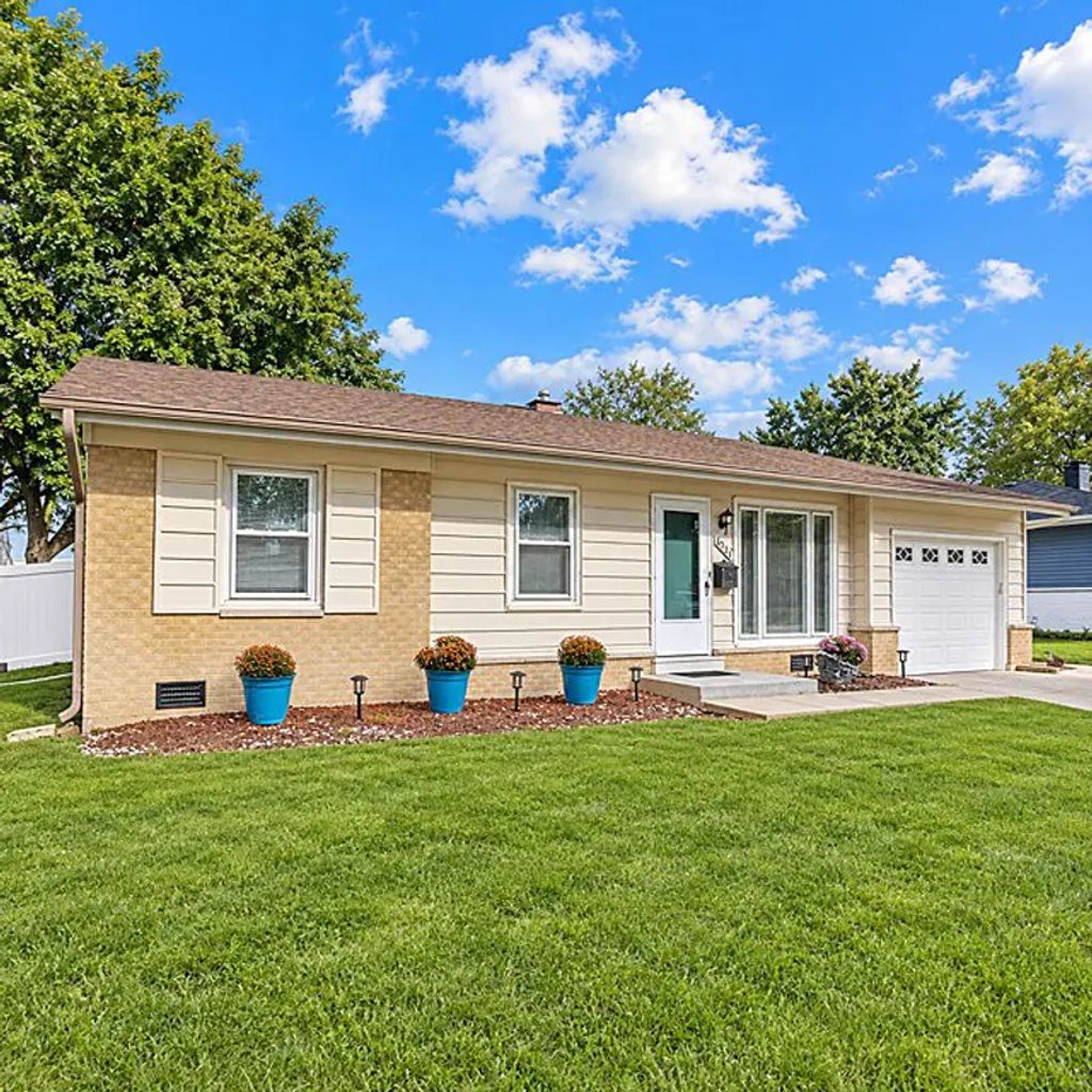 1031 Maple Lane, Elk Grove Village