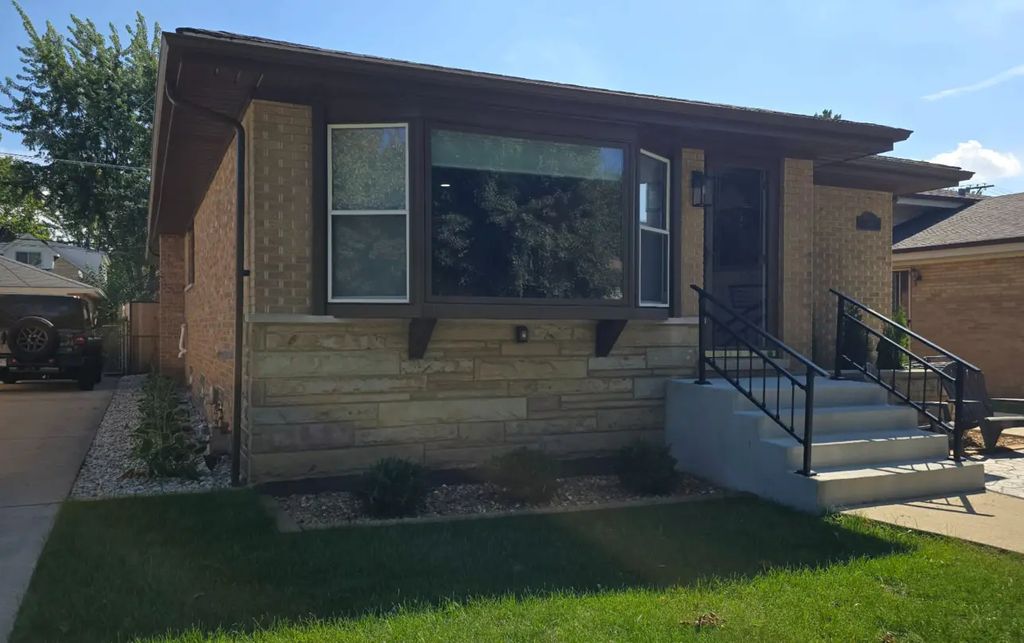 7039 N Ottawa Avenue, Chicago