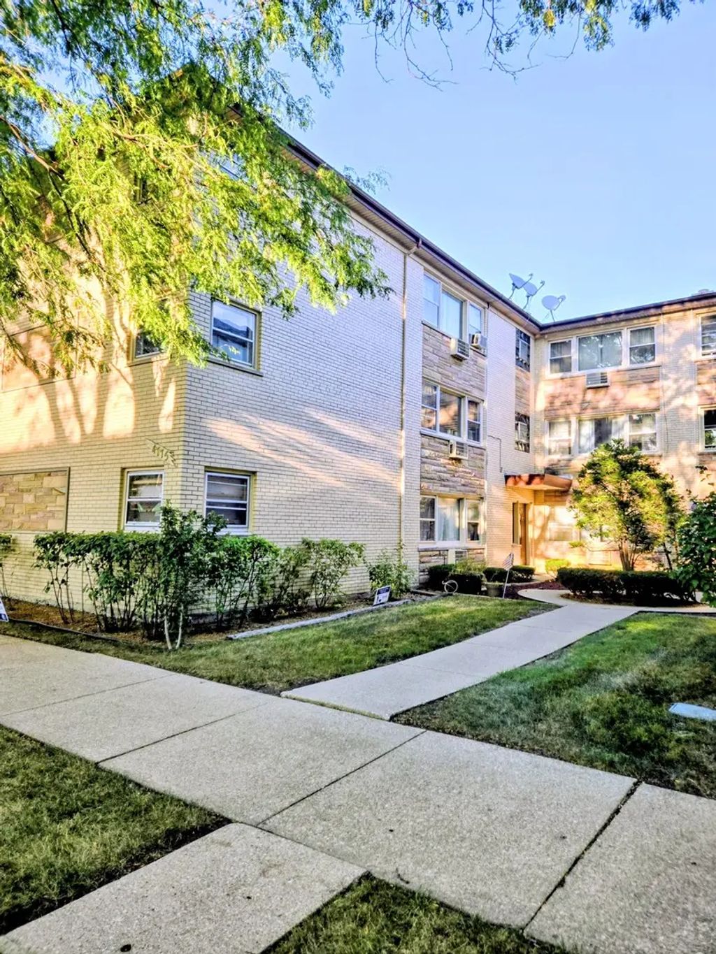 4775 N Linder Avenue N 2a, Chicago, 60630