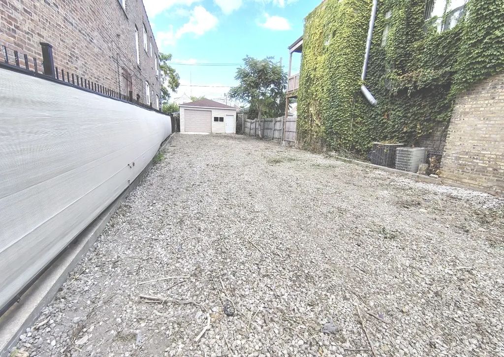 4950 W Diversey Avenue, Chicago