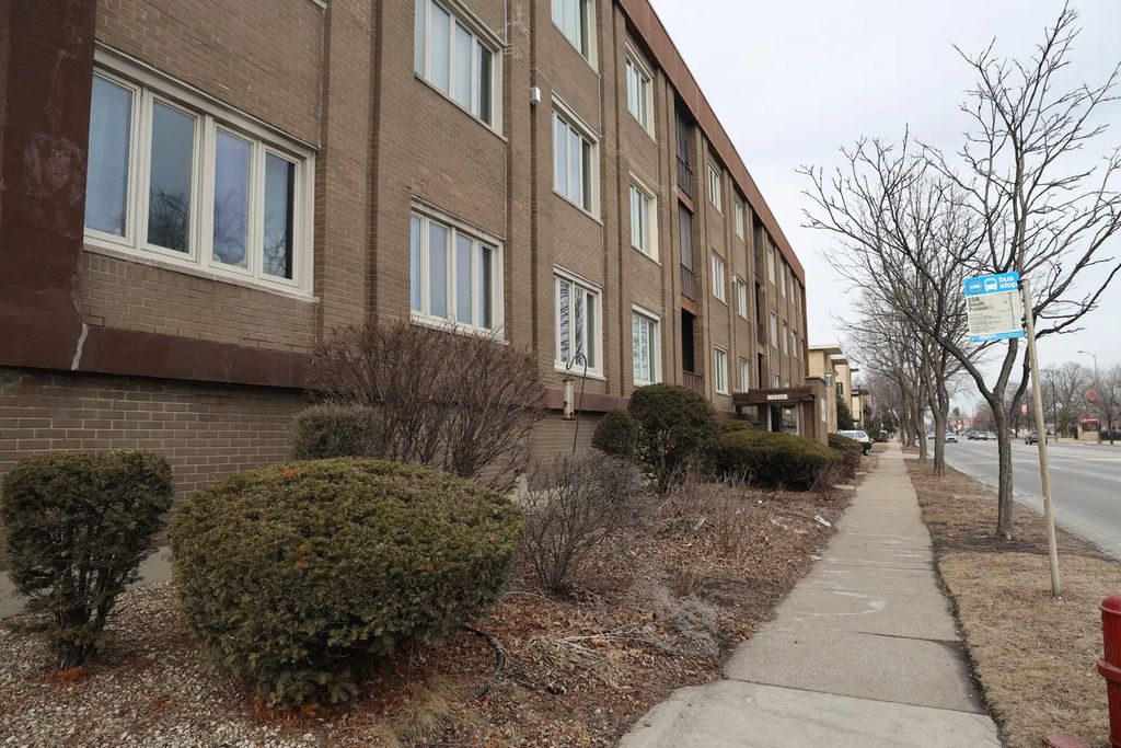 10048 S Pulaski Road 2c, Oak Lawn
