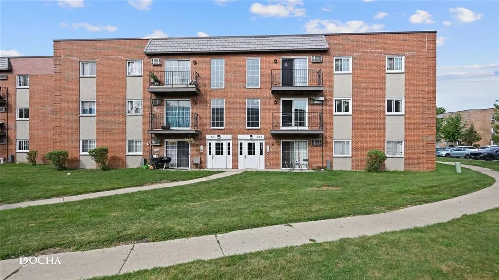 135 W Elk Trail 135, Carol Stream