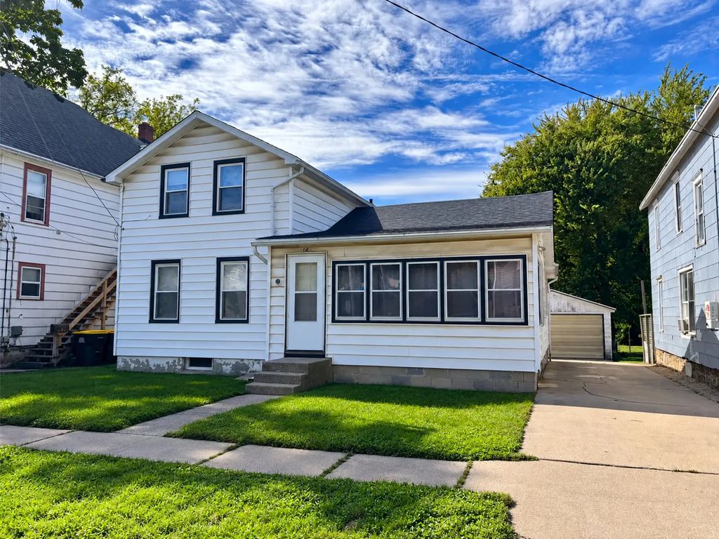 714 S Walnut Avenue, Freeport