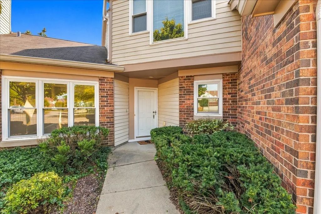23 Willow Parkway, Buffalo Grove, 60089