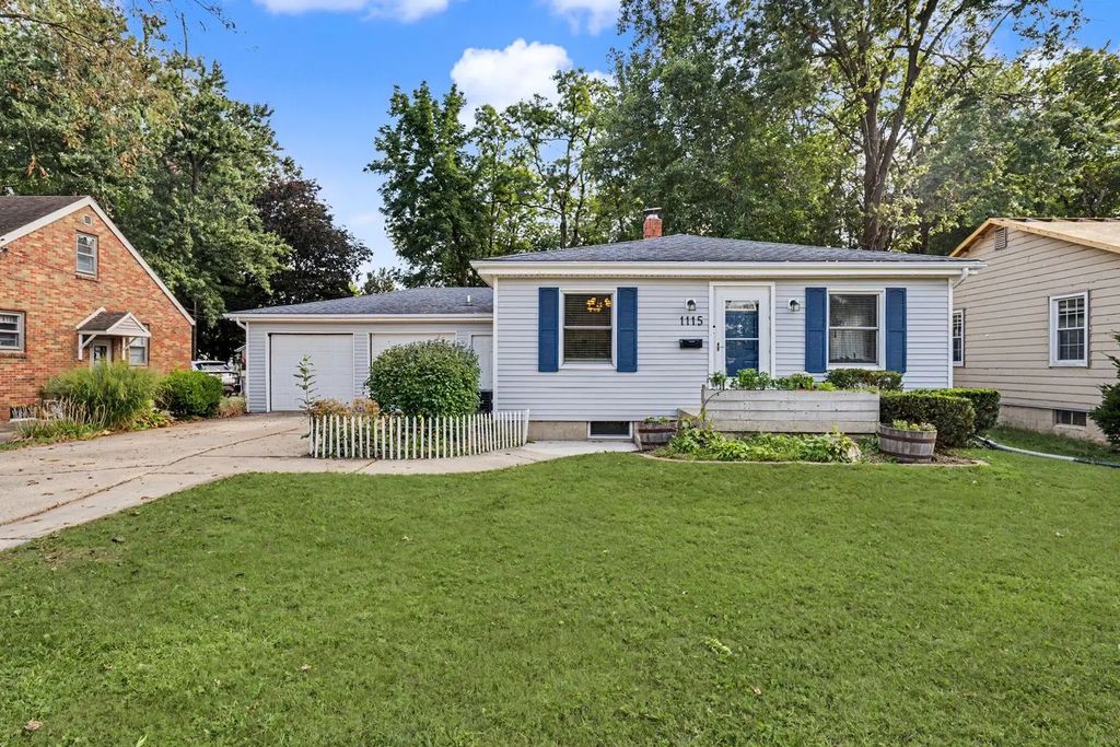 1115 Hovey Avenue, Normal
