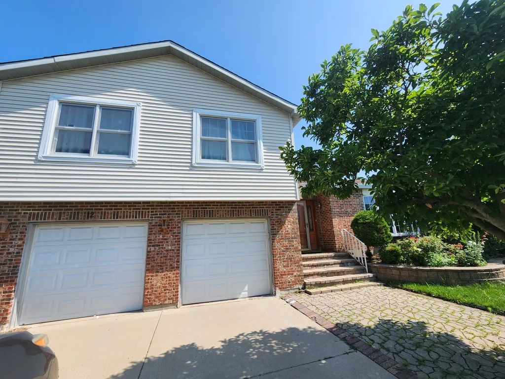 12 Mill Pond Drive, Glendale Heights