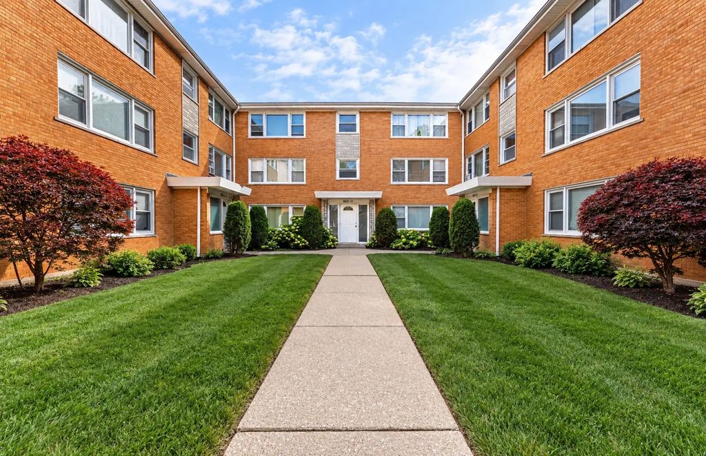 6935 W 64th Place 2a, Chicago