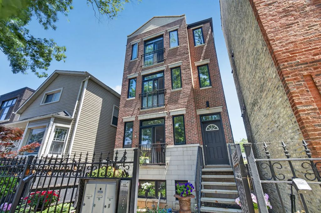 2709 N Campbell Avenue 1, Chicago