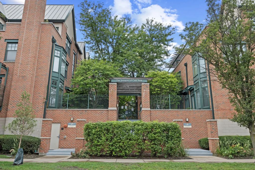 101 N Euclid Avenue 26, Oak Park