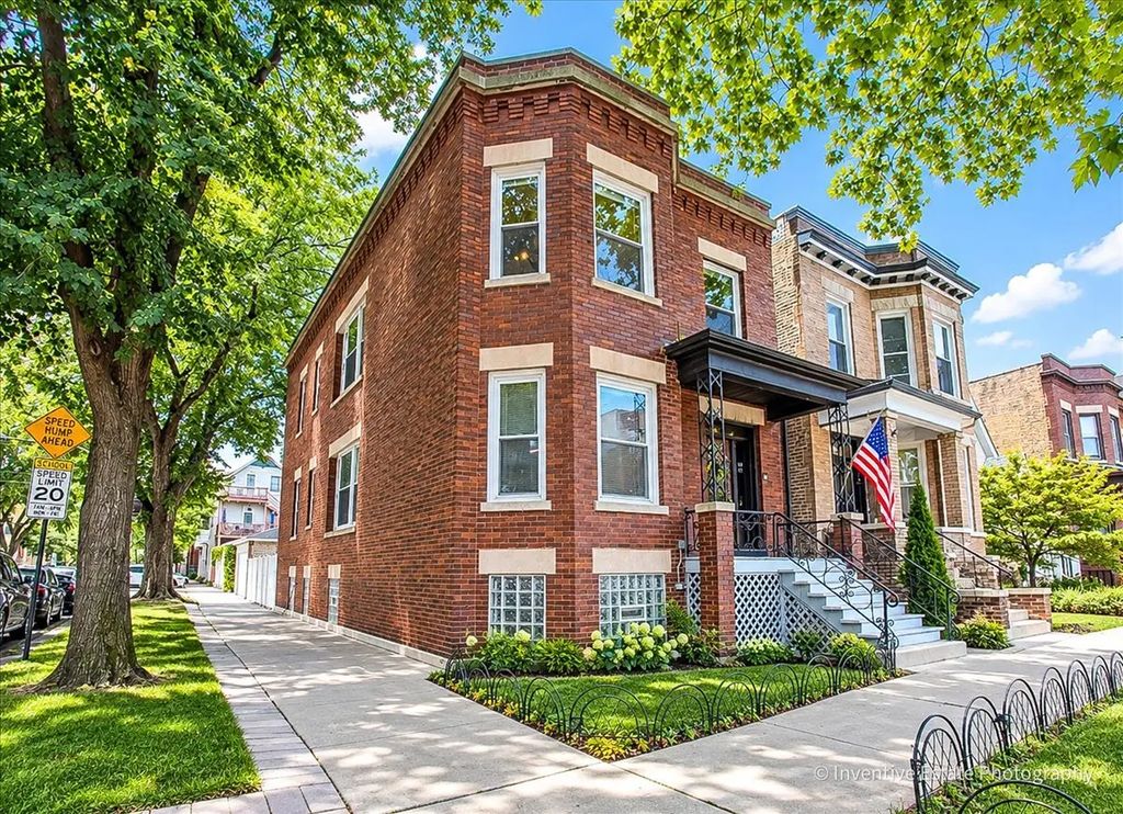 3657 N Hermitage Avenue, Chicago