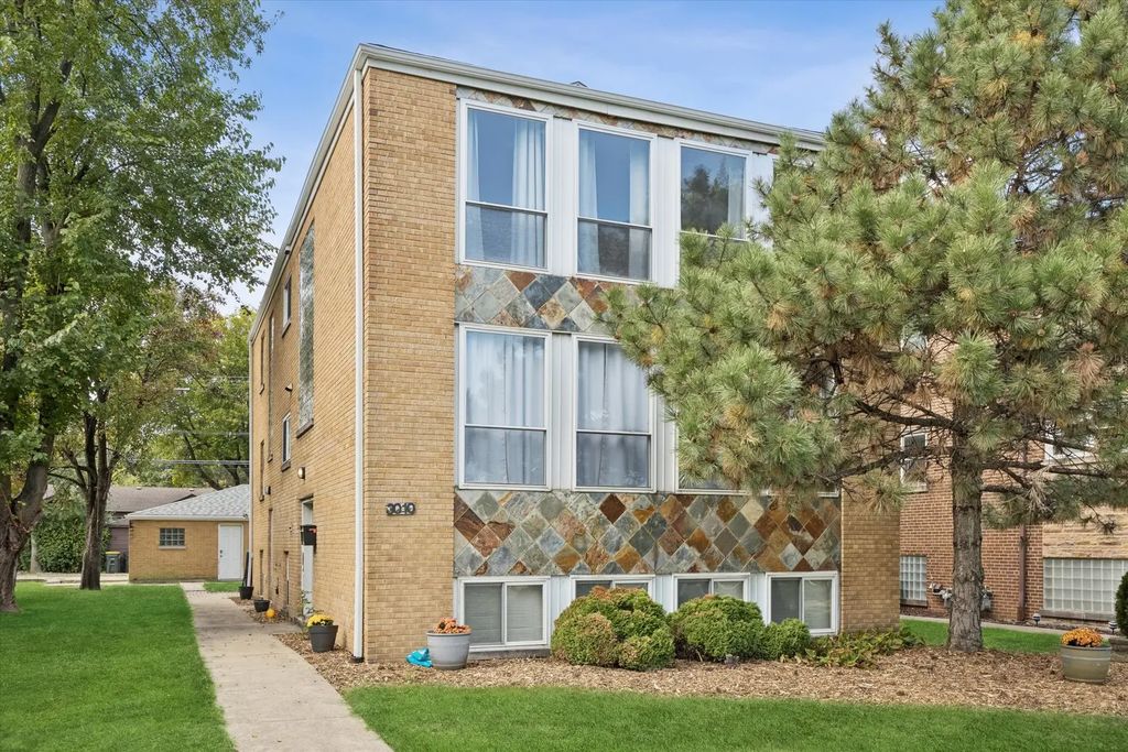 3010 Harlem Avenue 3, Riverside