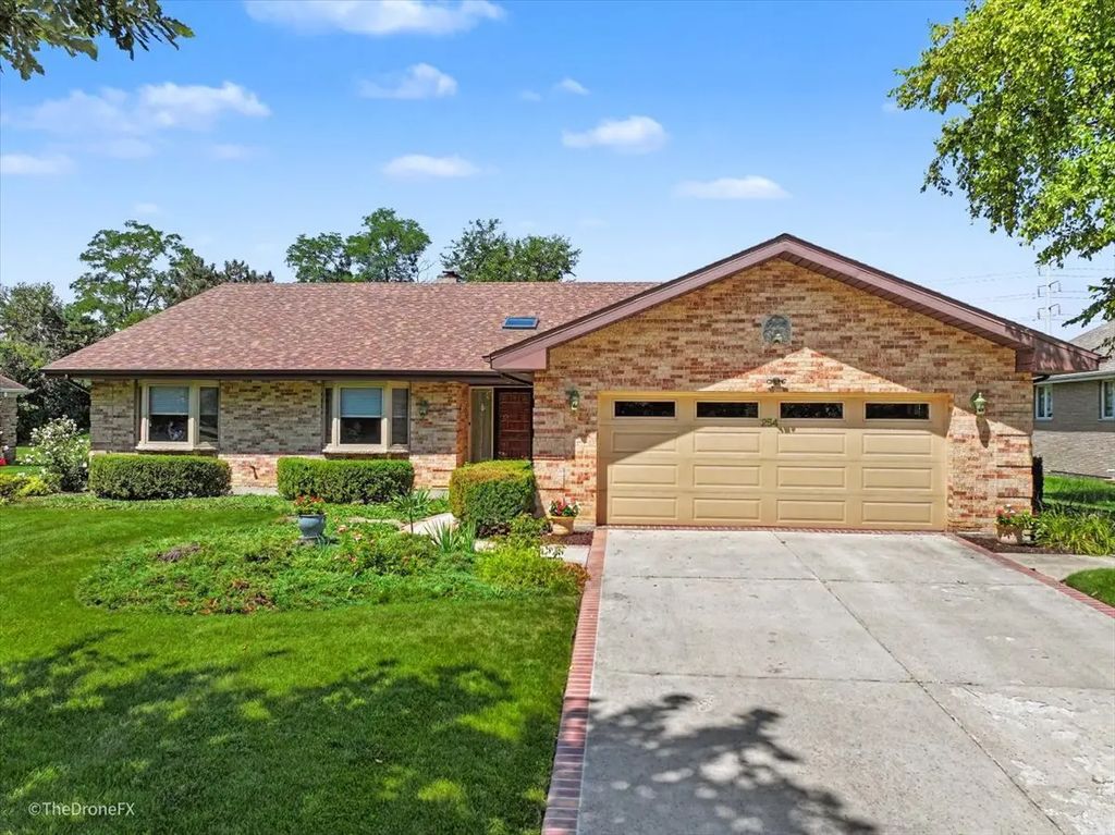 254 Wood Glen Lane, Oak Brook