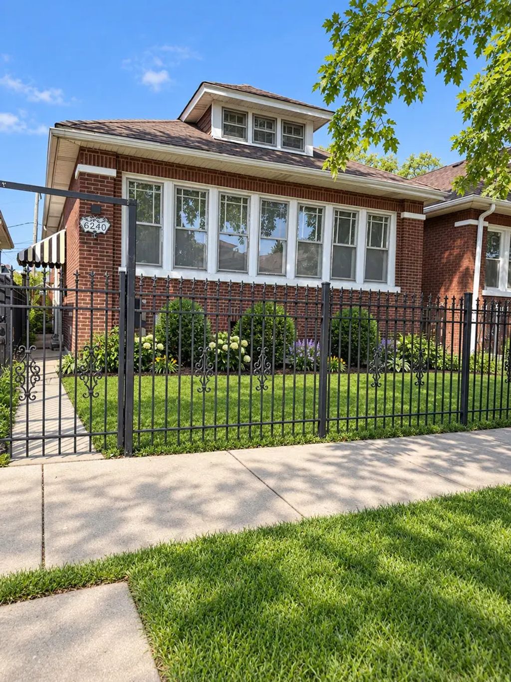 6240 S Francisco Avenue, Chicago