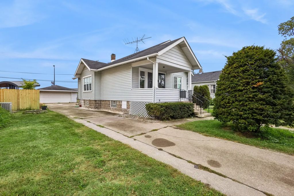 3347 Washington Street, Lansing