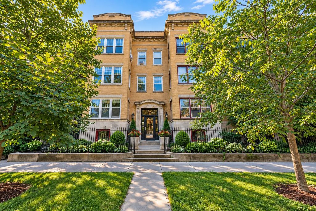 5330 S Hyde Park Boulevard 1s, Chicago