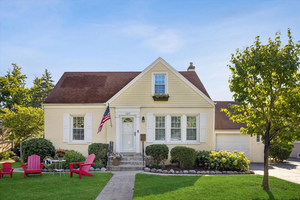 127 Hiawatha Drive, Clarendon Hills