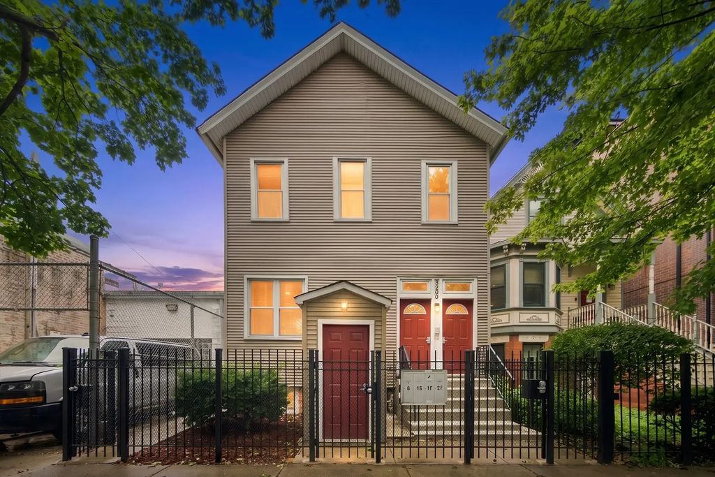 3208 N Seminary Avenue, Chicago