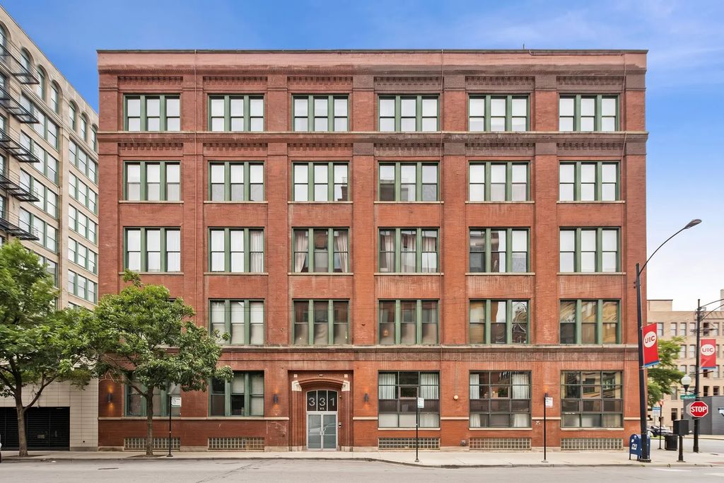 331 S Peoria Street 105, Chicago, 60607