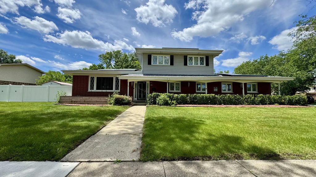 1348 Berry Lane, Flossmoor