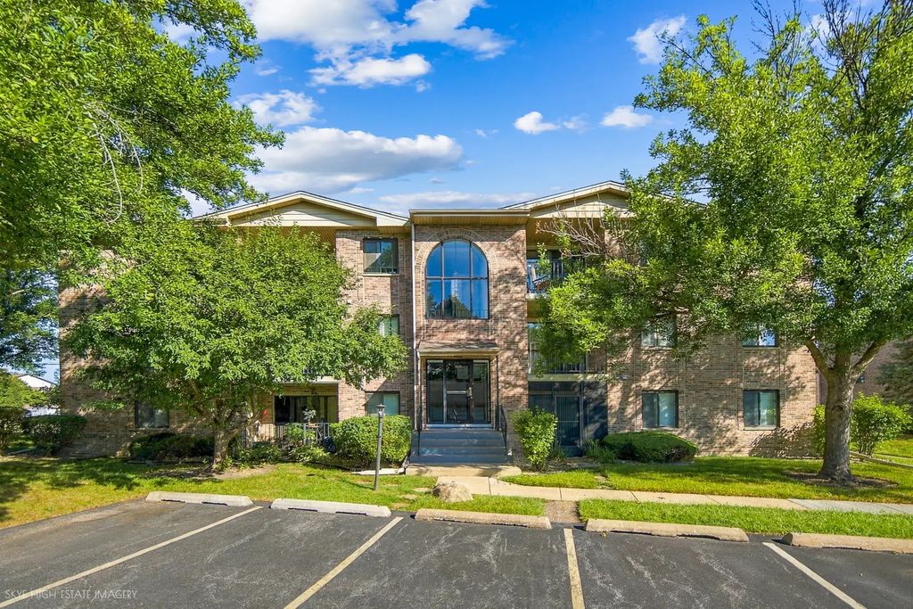 4930 134th Street 110, Crestwood