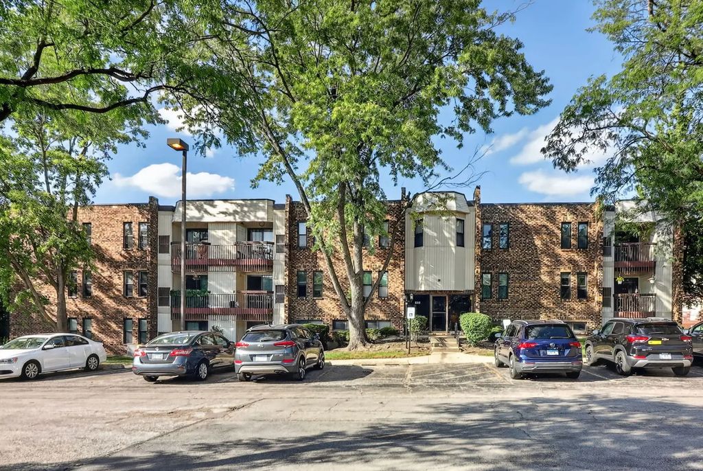 2212 Country Club Drive 21, Woodridge