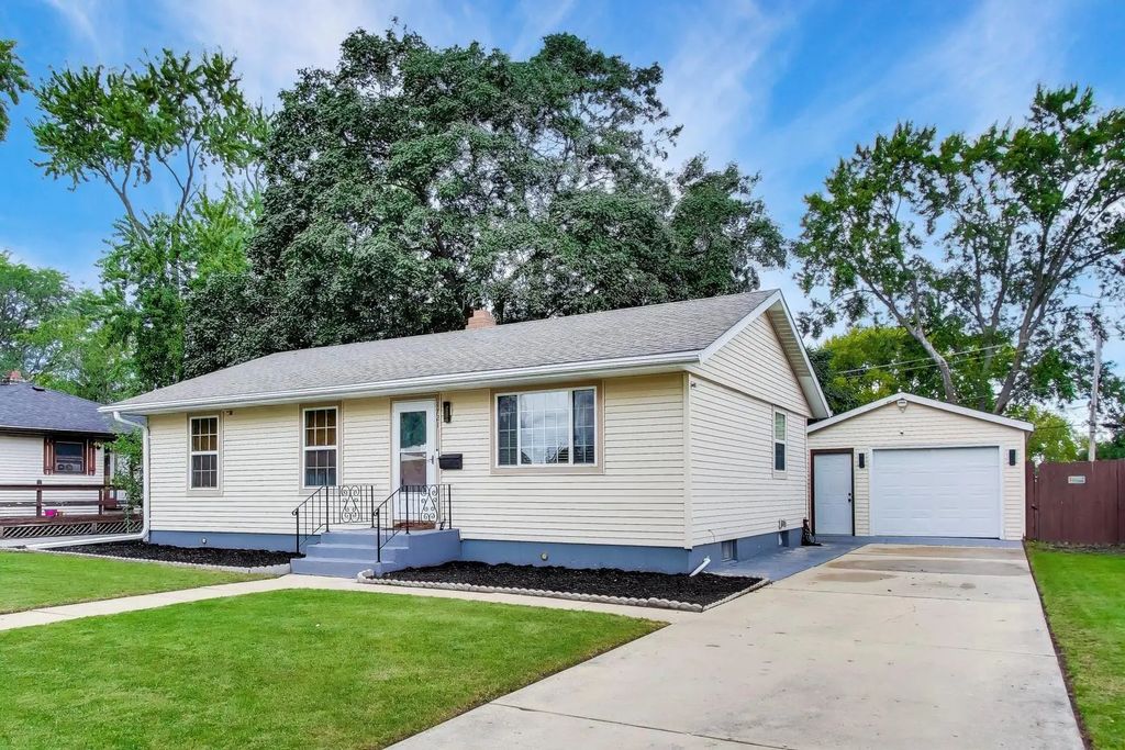 1721 W Illinois Avenue, Aurora
