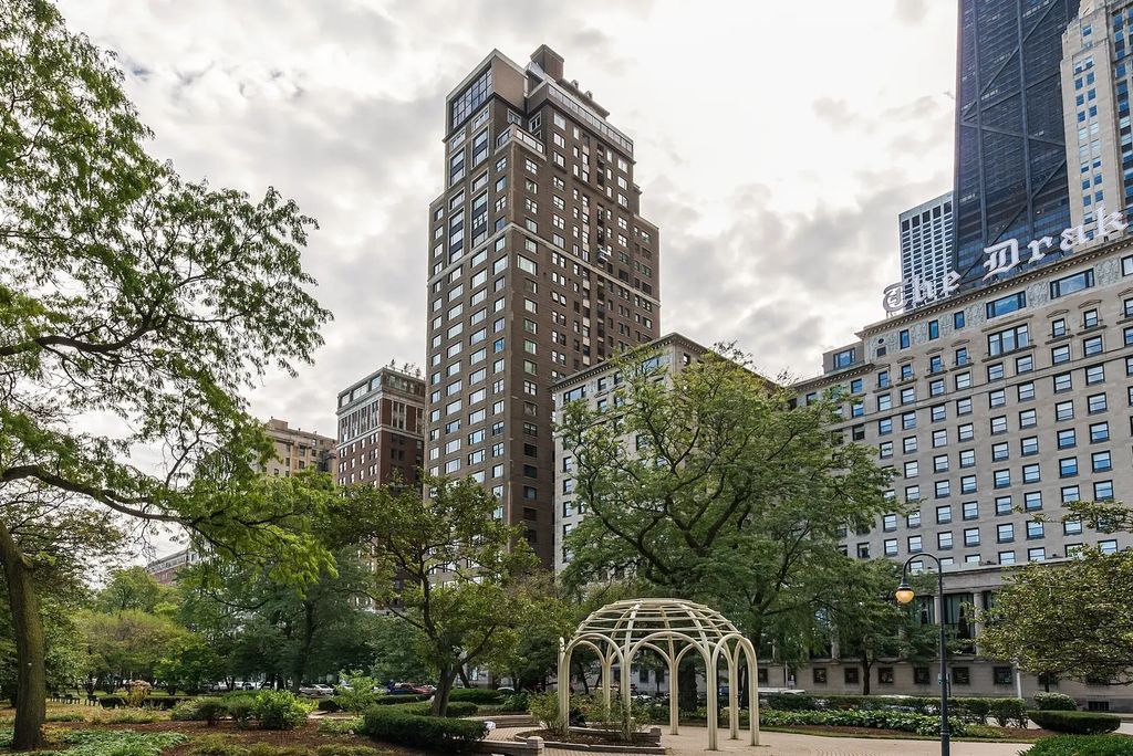 179 E Lake Shore Drive 19s, Chicago, 60611